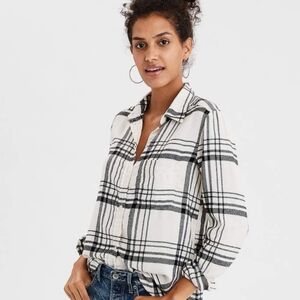American Eagle Outfitters Black and White Plaid Button Down Shirt